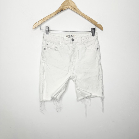 FREE PEOPLE Avery DENIM BERMUDA SHORT white cotton blend womens size 26 - Picture 2 of 10